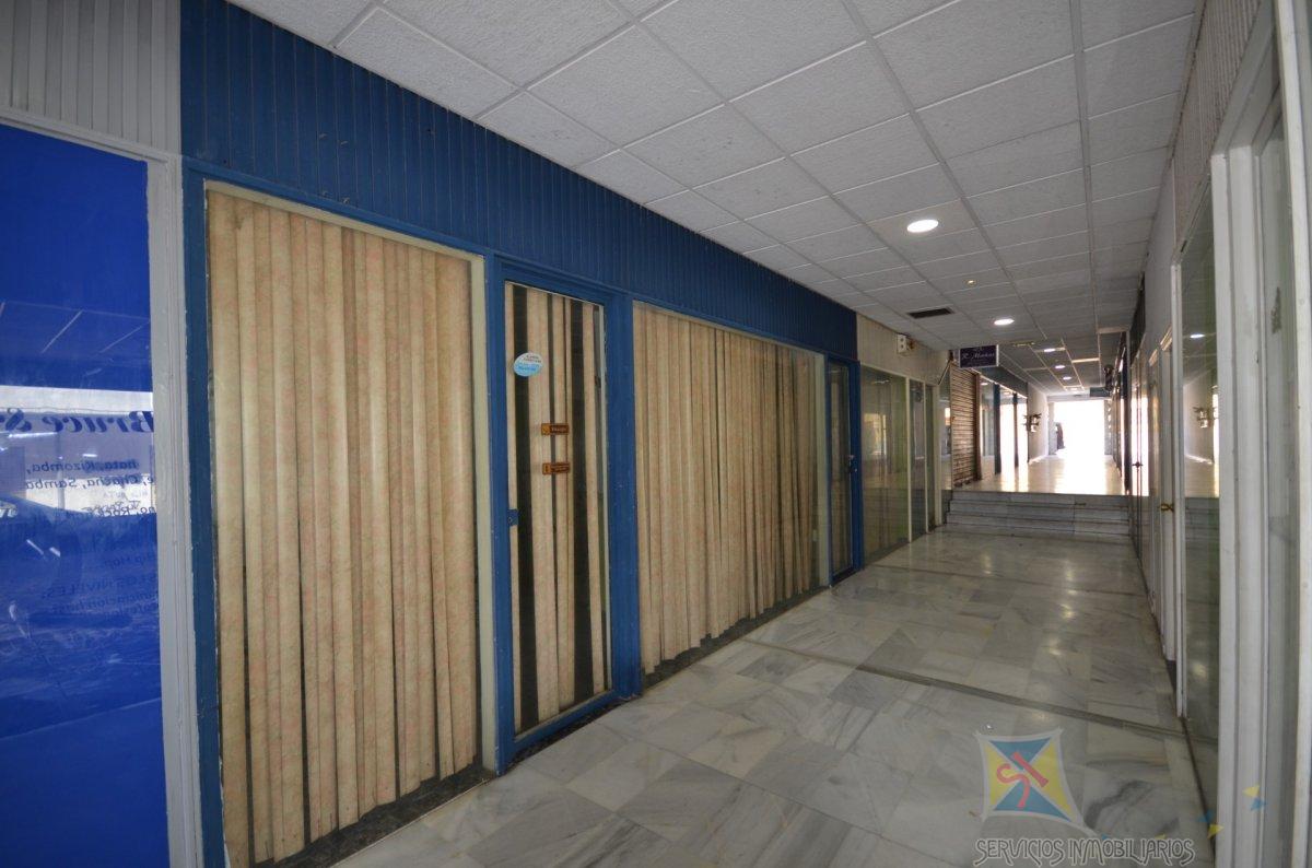 For sale of commercial in Vícar