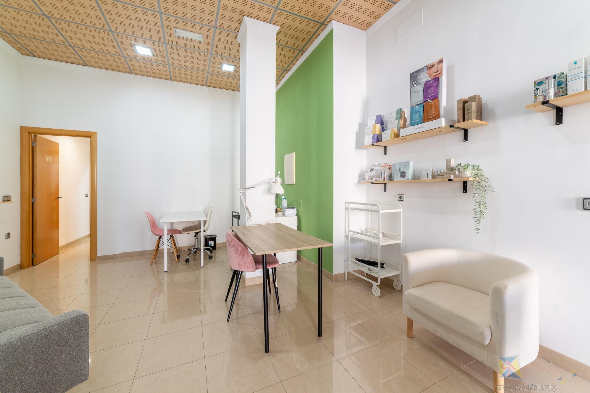 Venta de local comercial en Vícar