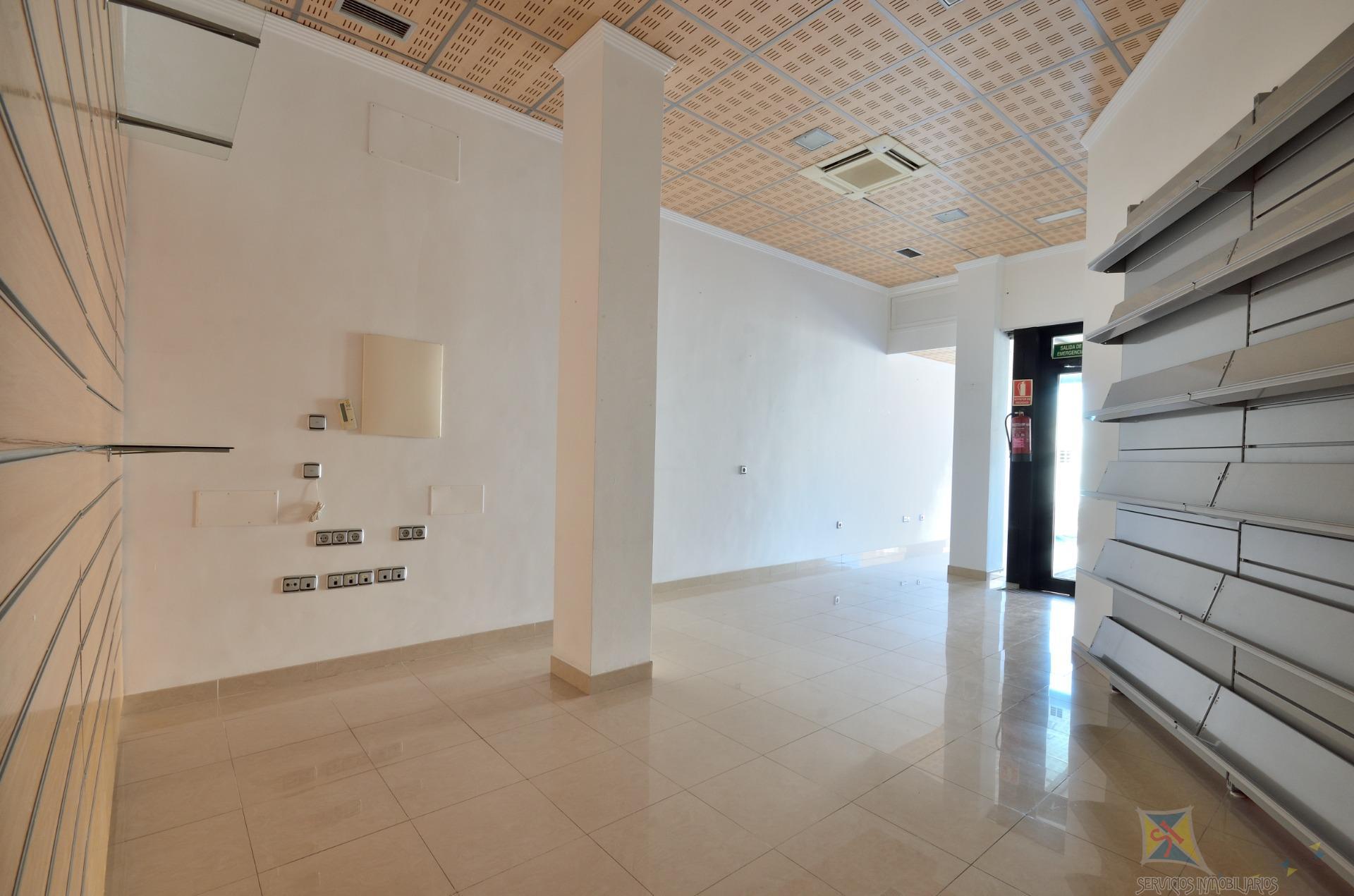 For sale of commercial in Vícar