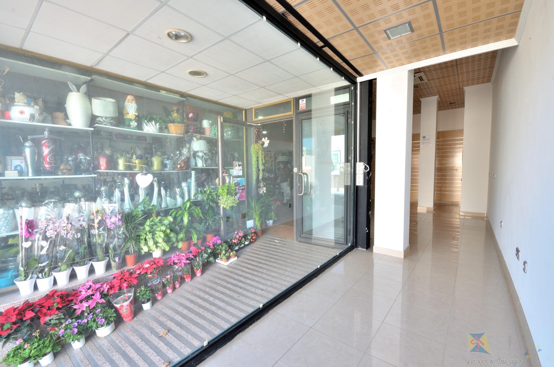 For sale of commercial in Vícar