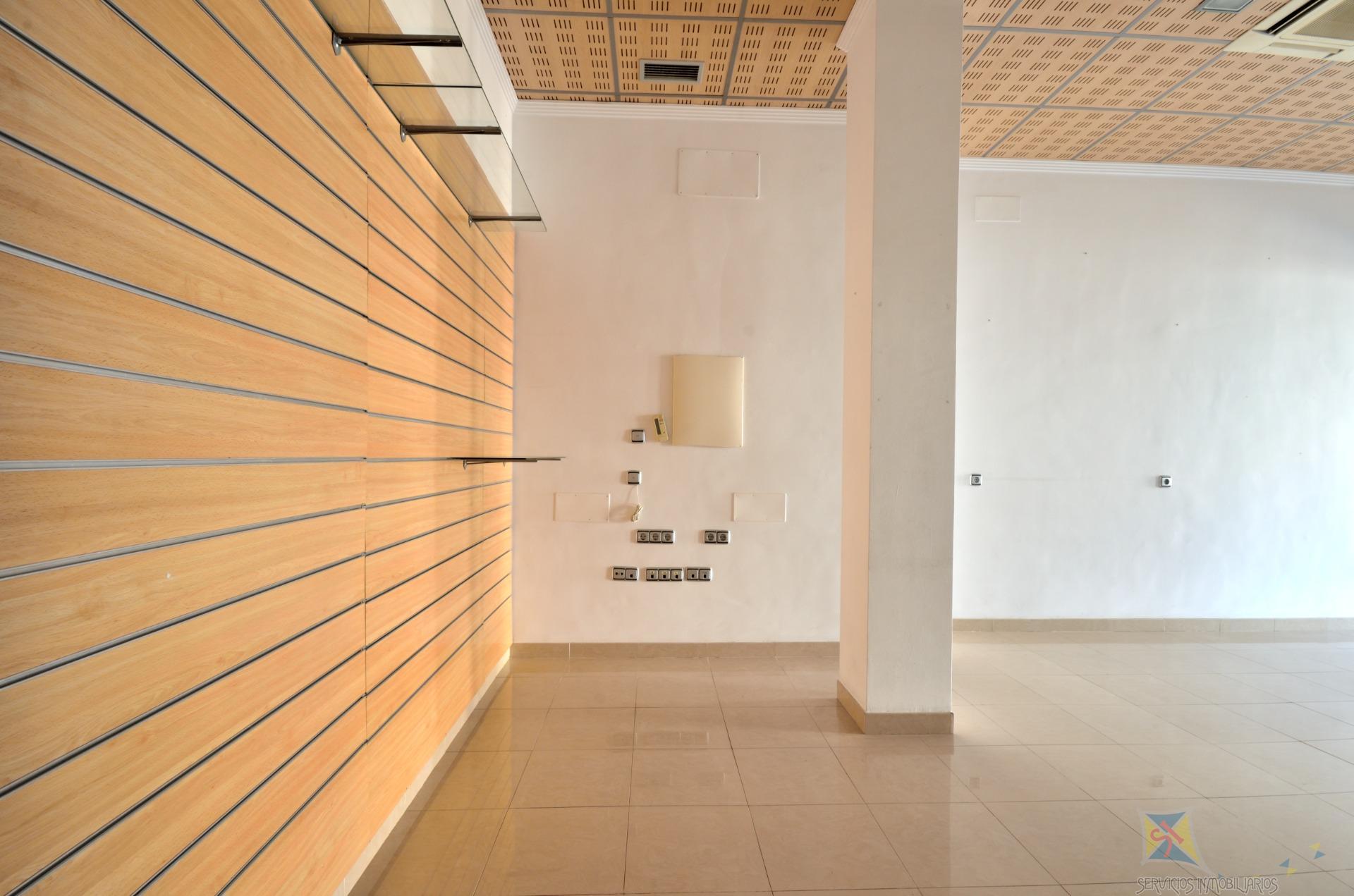 For sale of commercial in Vícar
