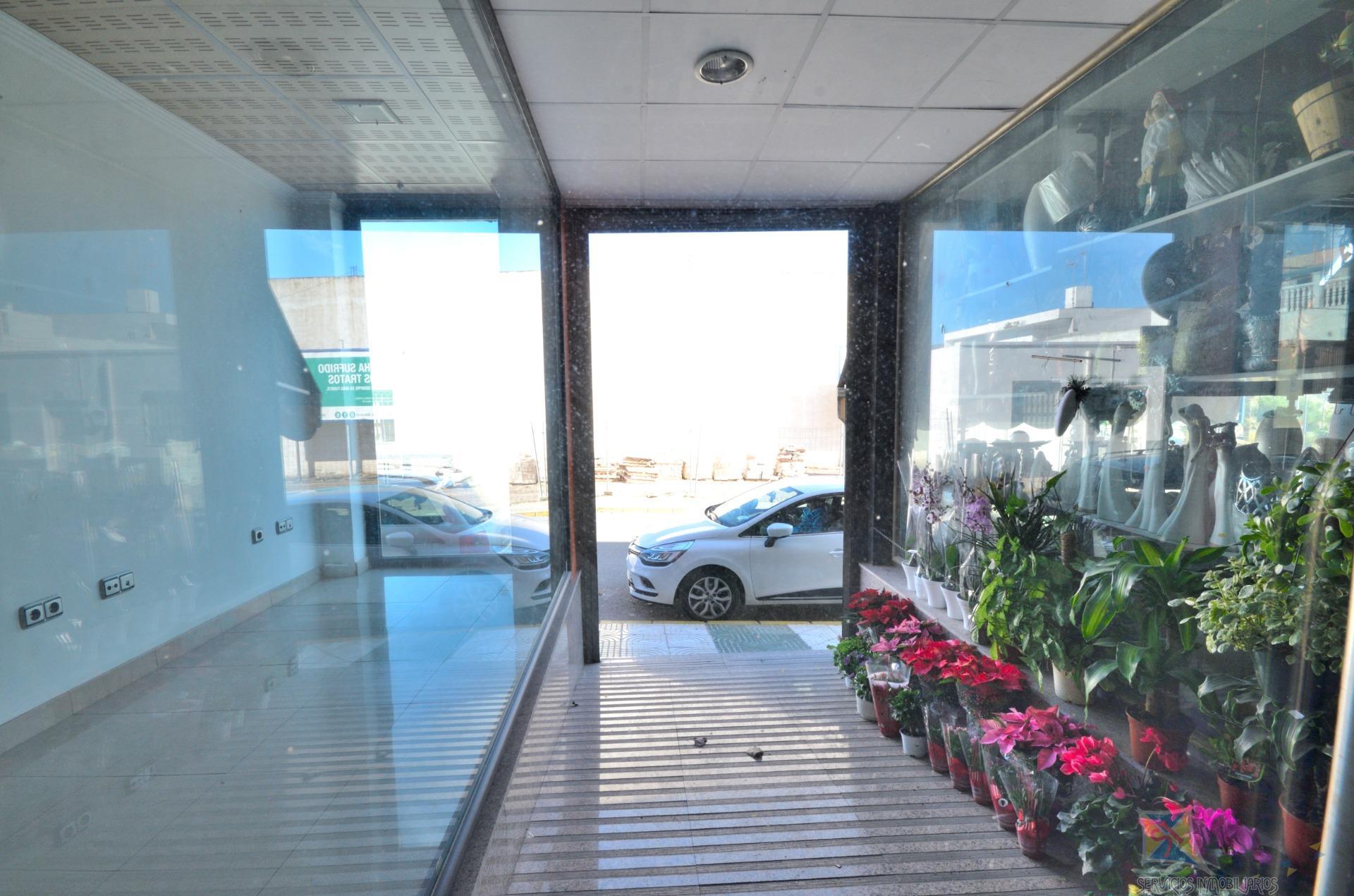 For sale of commercial in Vícar