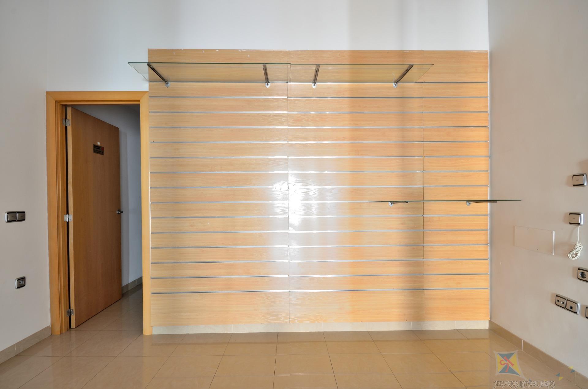 For sale of commercial in Vícar