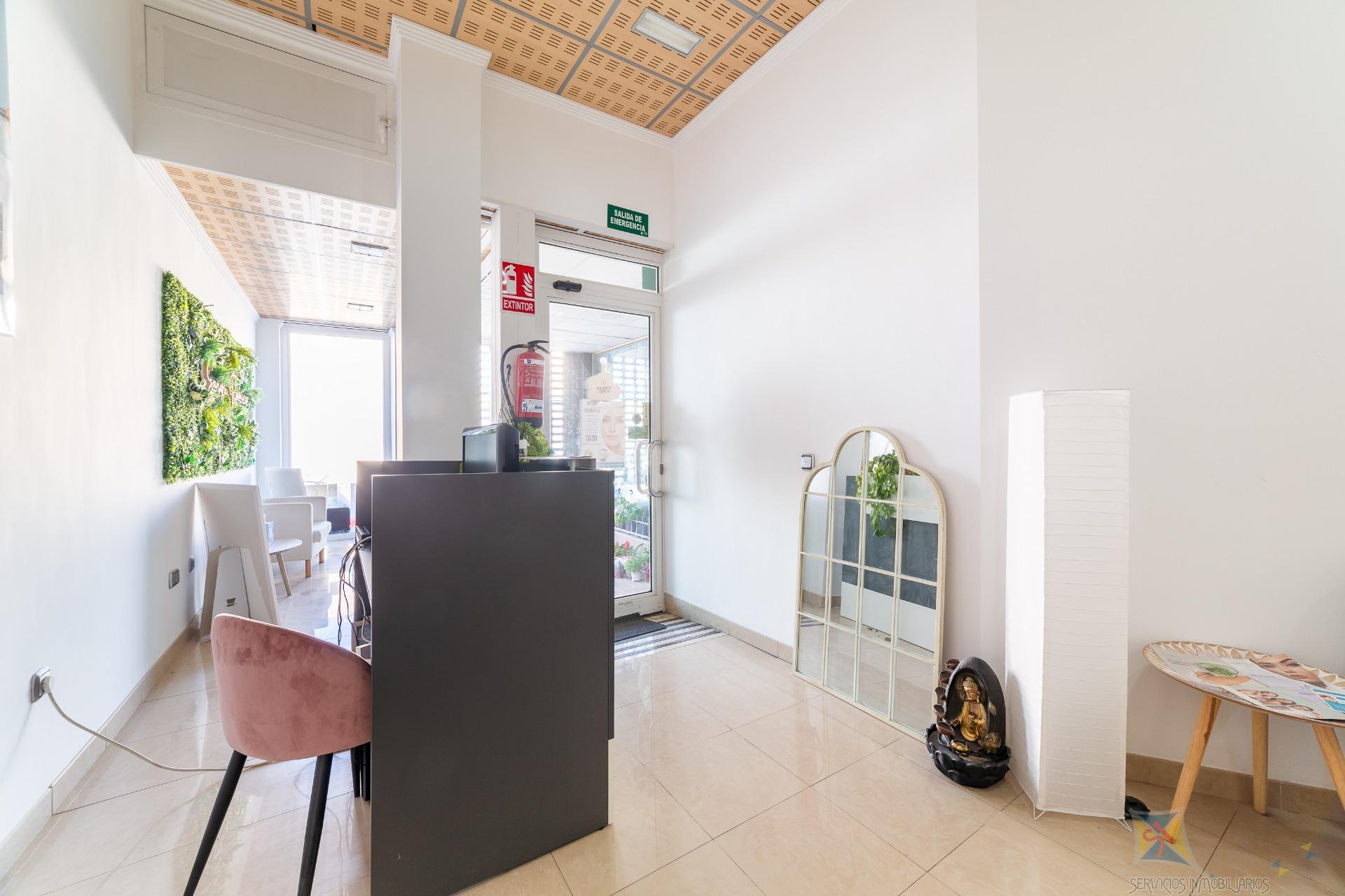 For sale of commercial in Vícar