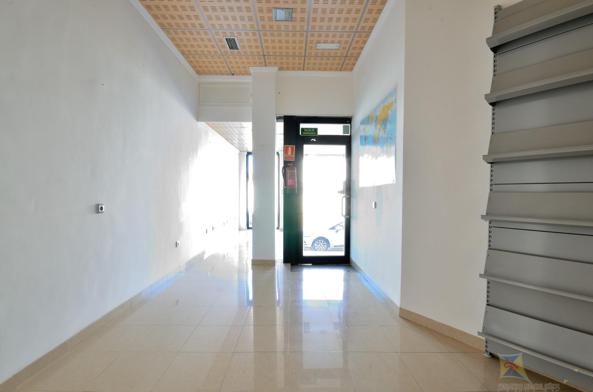 For sale of commercial in Vícar