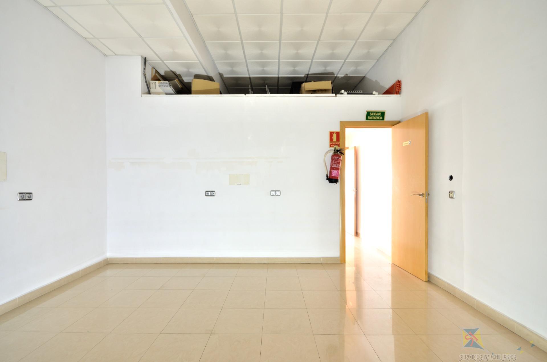 For sale of commercial in Vícar