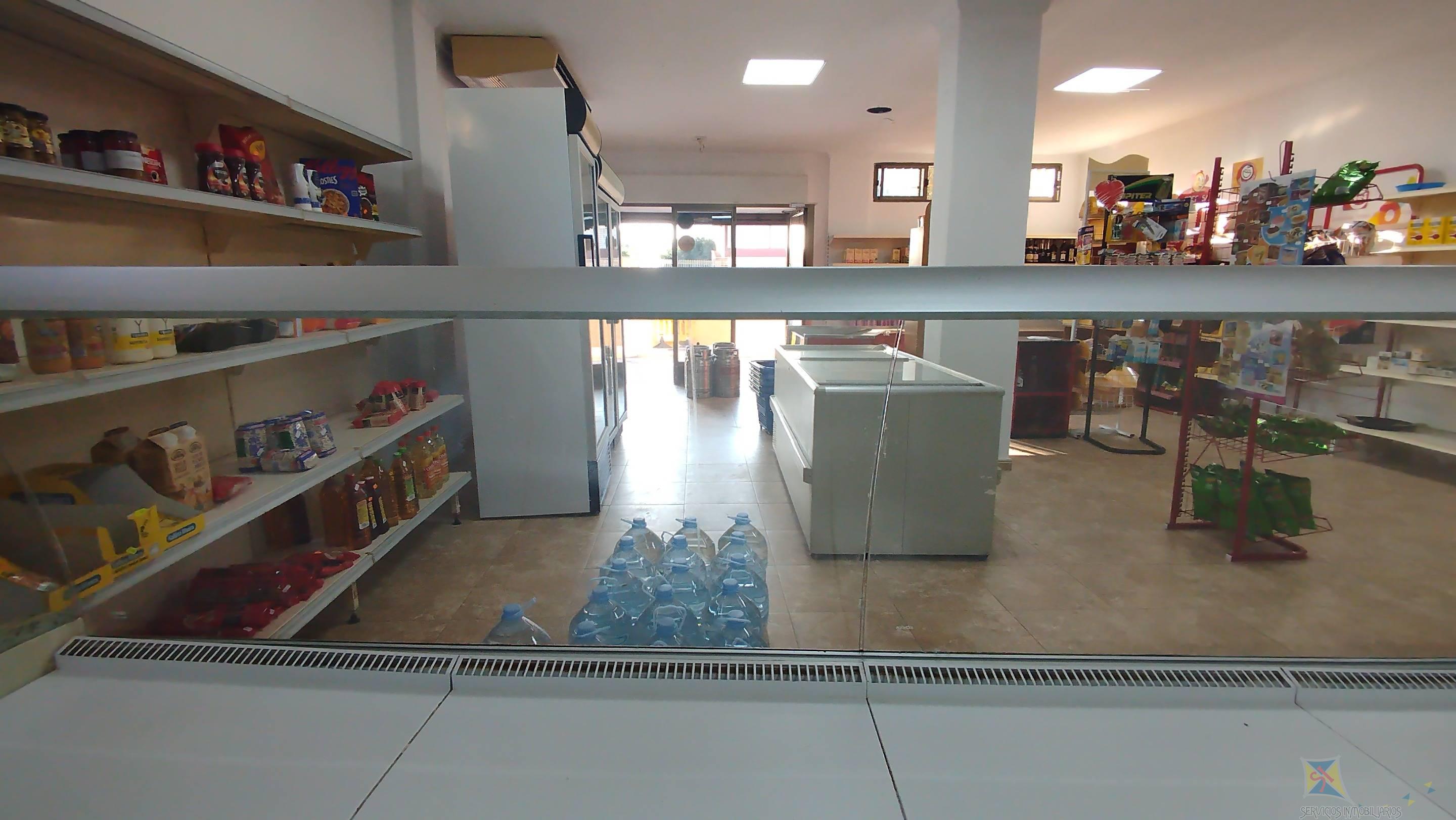For rent of commercial in Vícar