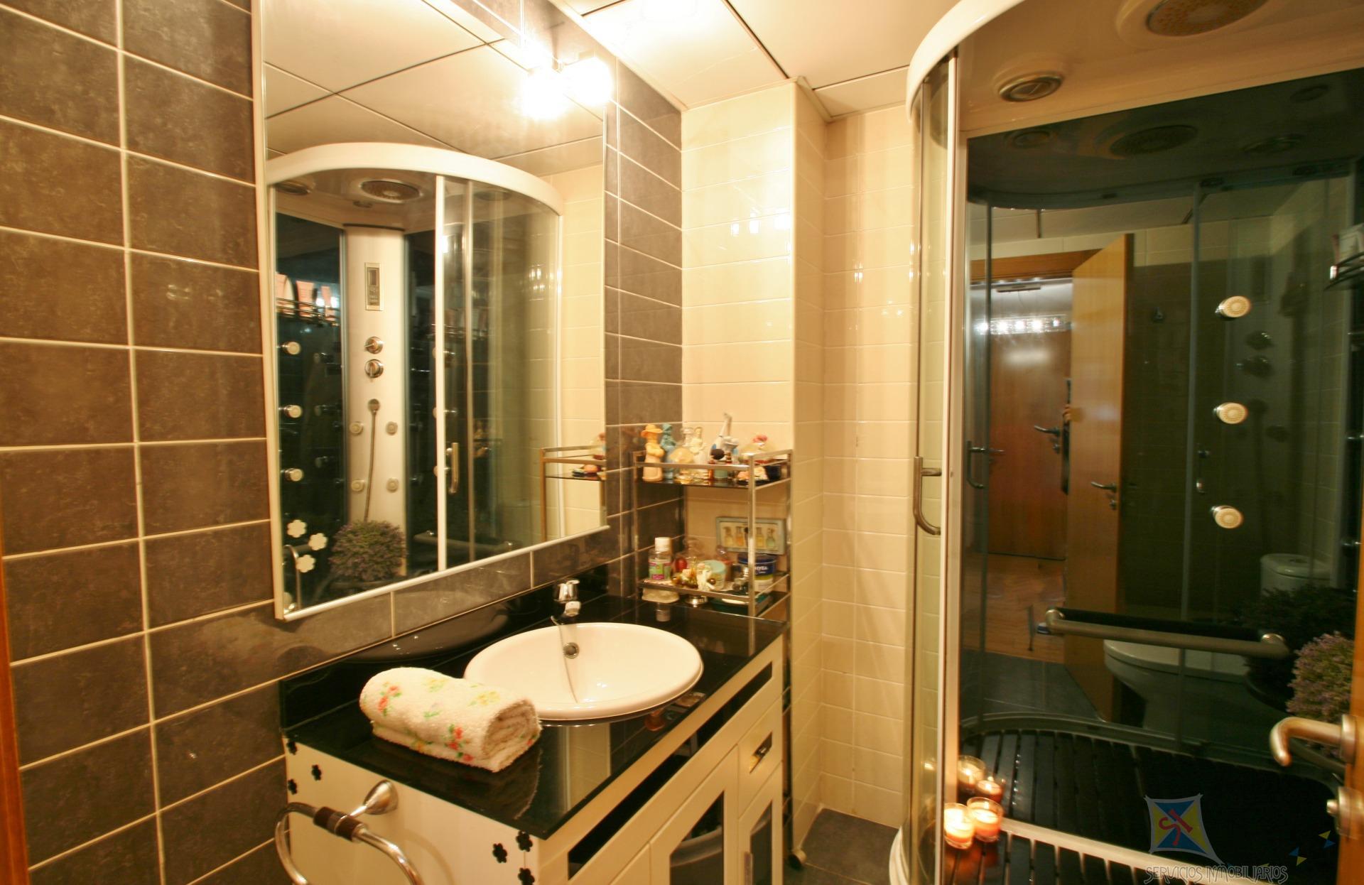 For sale of flat in Almería