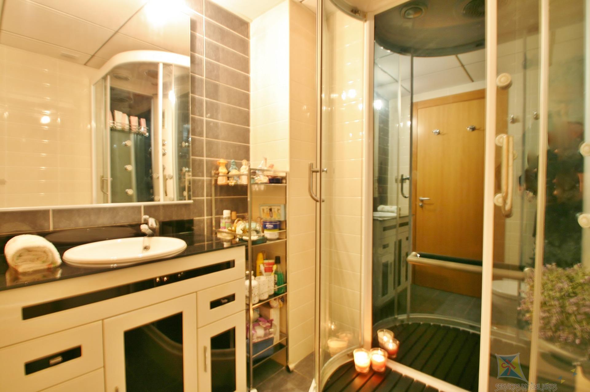 For sale of flat in Almería