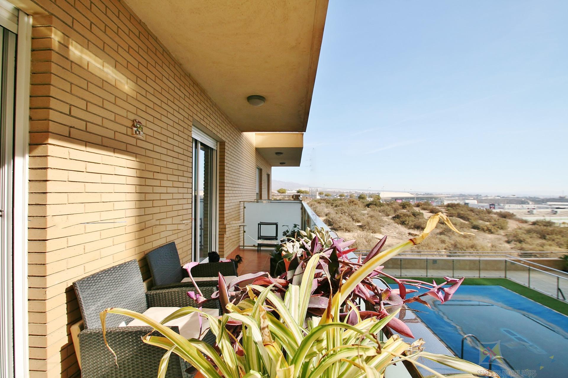 For sale of flat in Almería