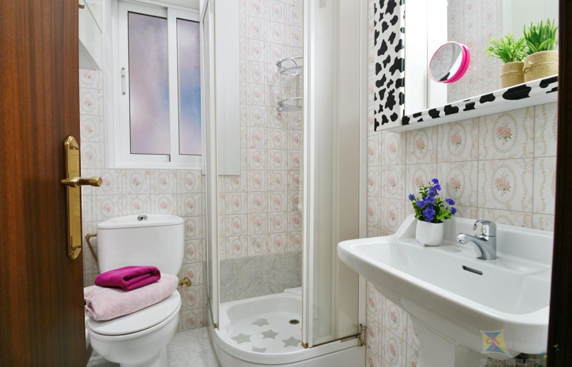 For sale of flat in Almería