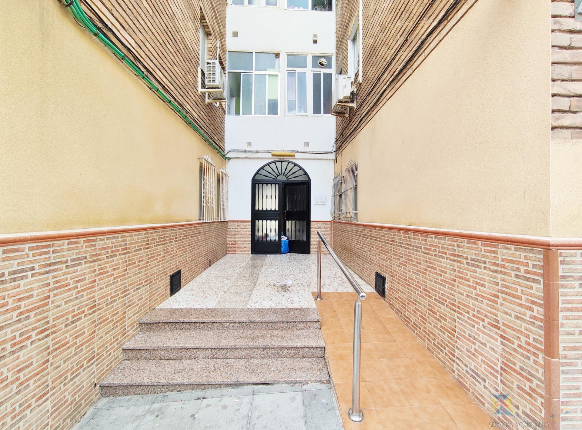 For sale of flat in Almería