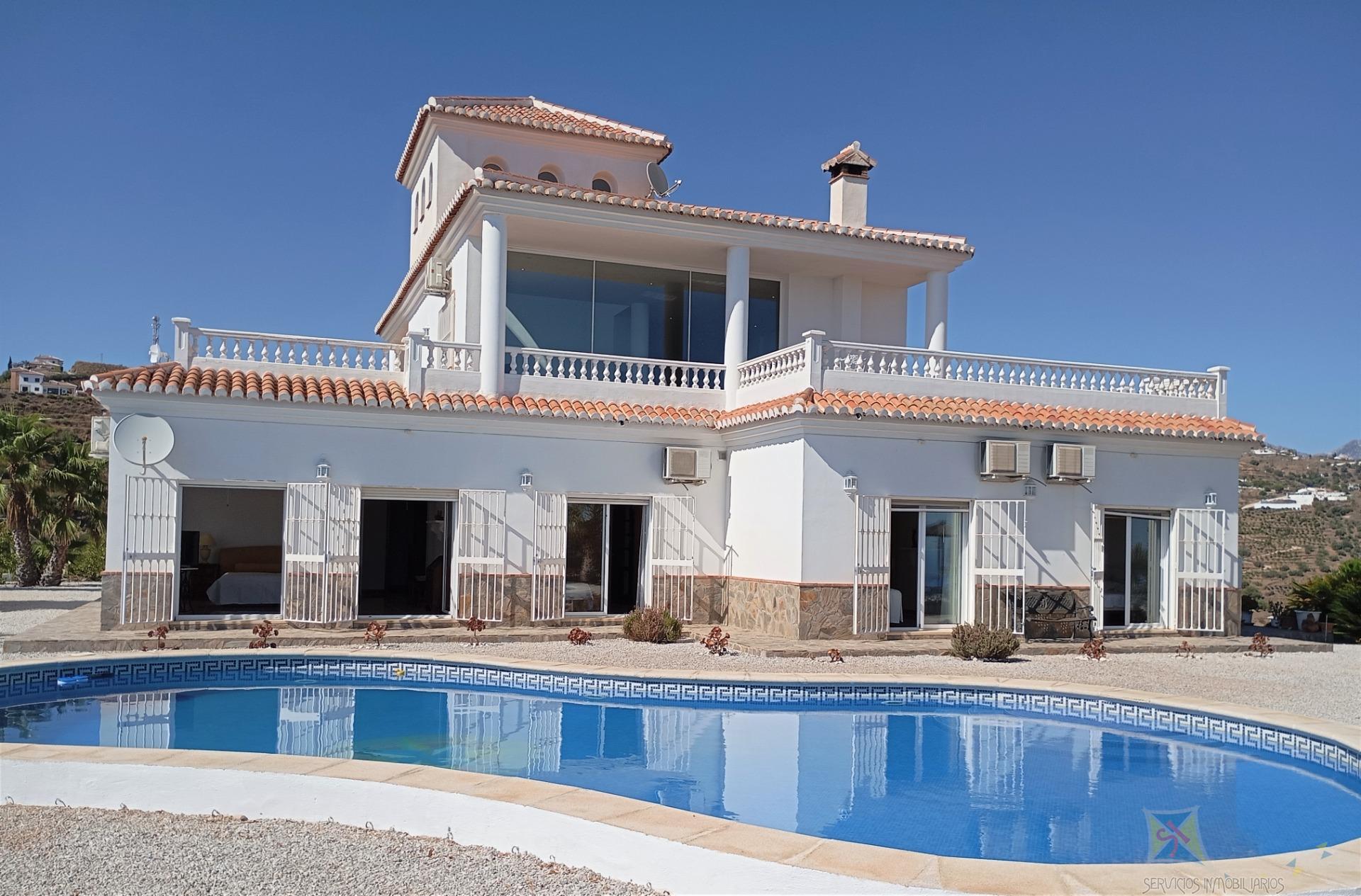 Venta de villa en Sayalonga