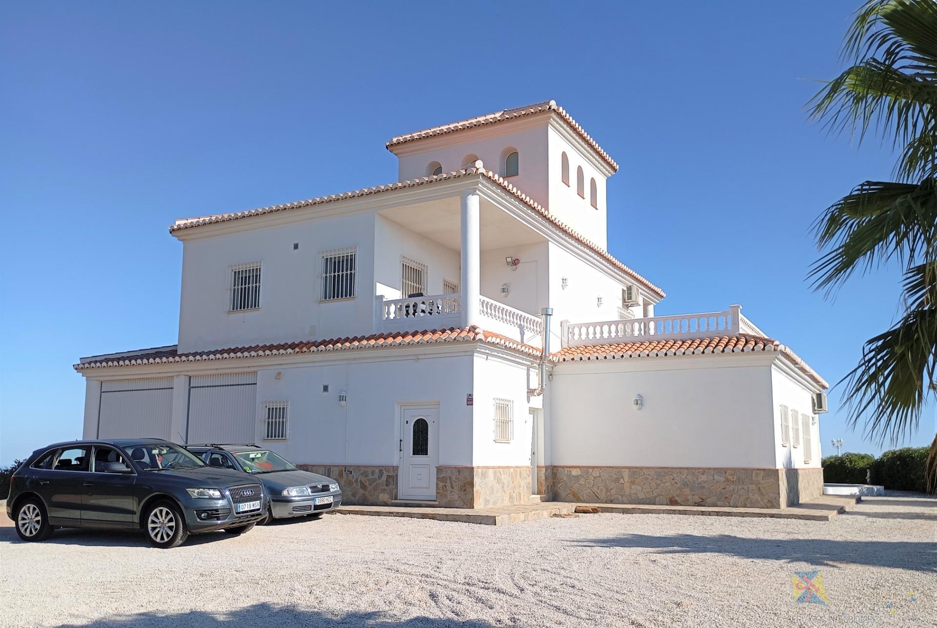 For sale of villa in Sayalonga