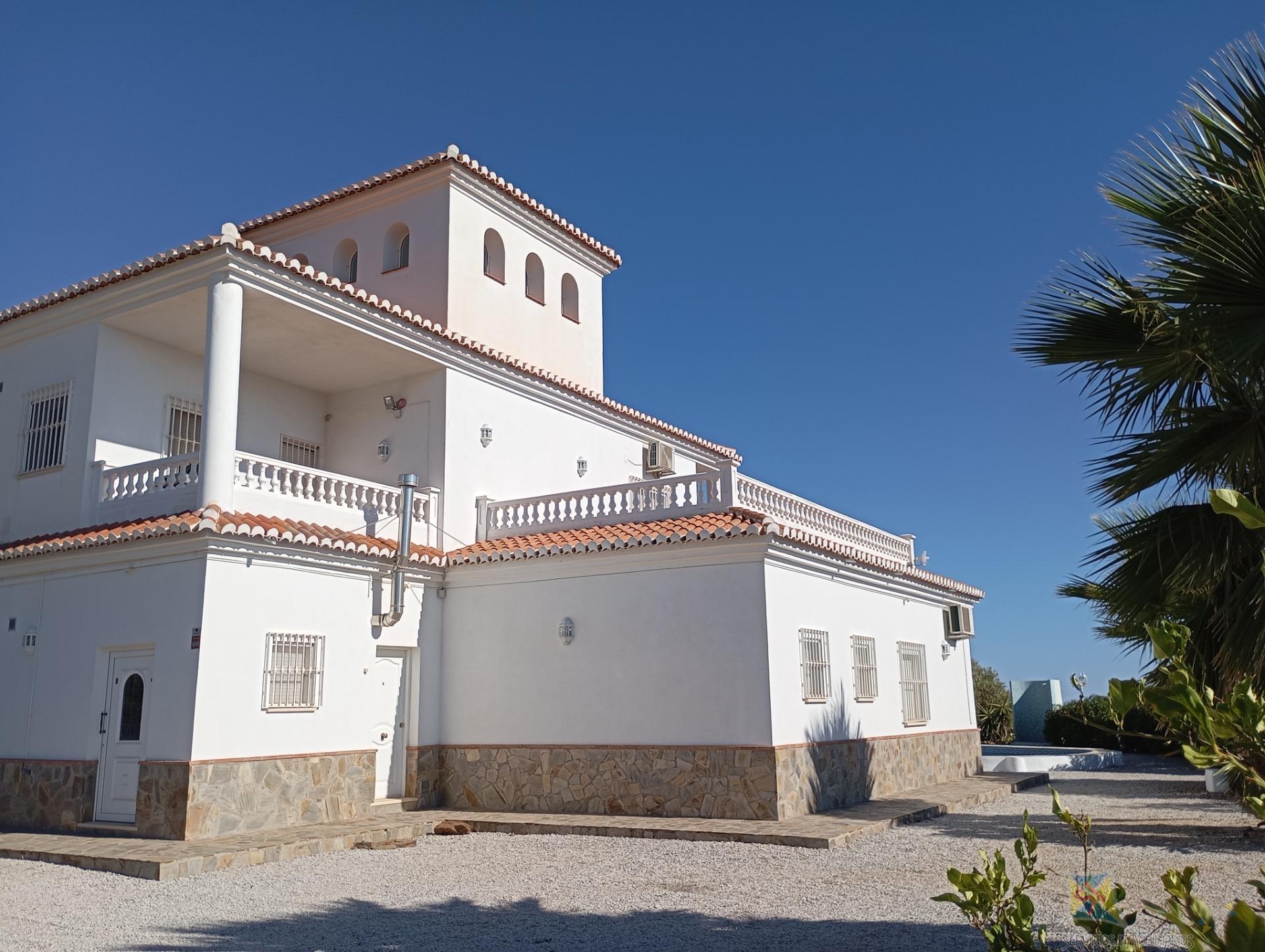For sale of villa in Sayalonga