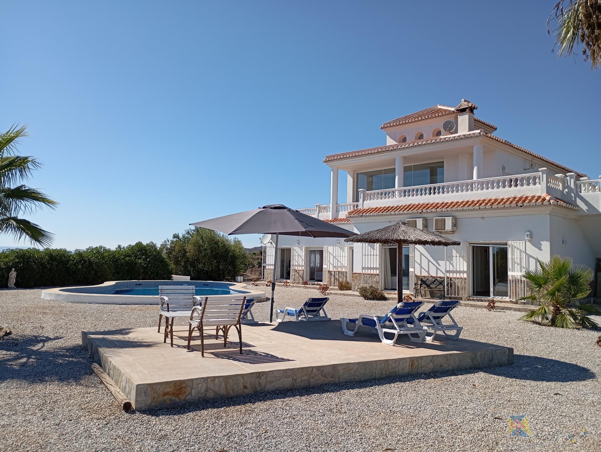 For sale of villa in Sayalonga