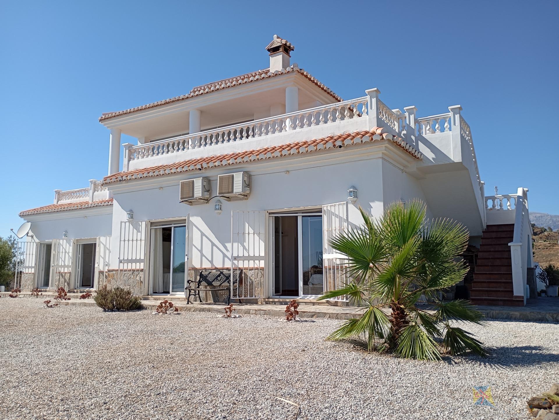 For sale of villa in Sayalonga
