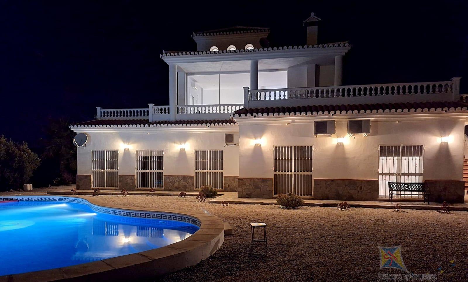 For sale of villa in Sayalonga