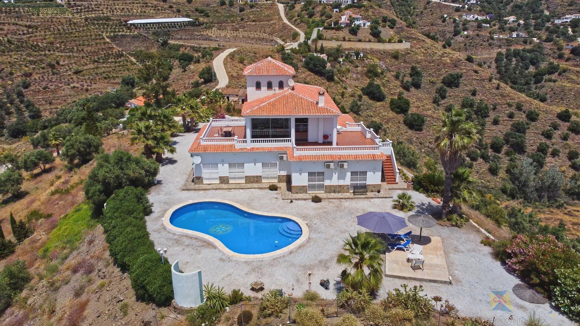 For sale of villa in Sayalonga