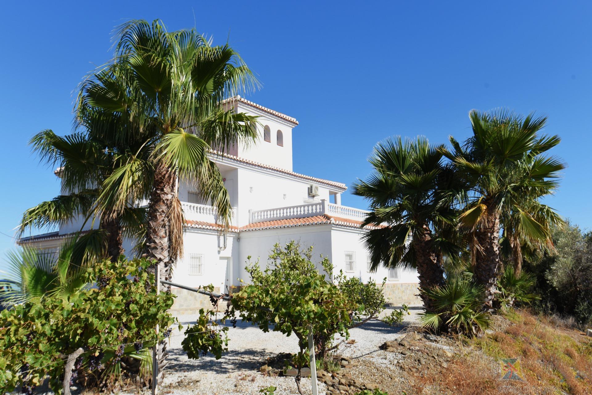 For sale of villa in Sayalonga