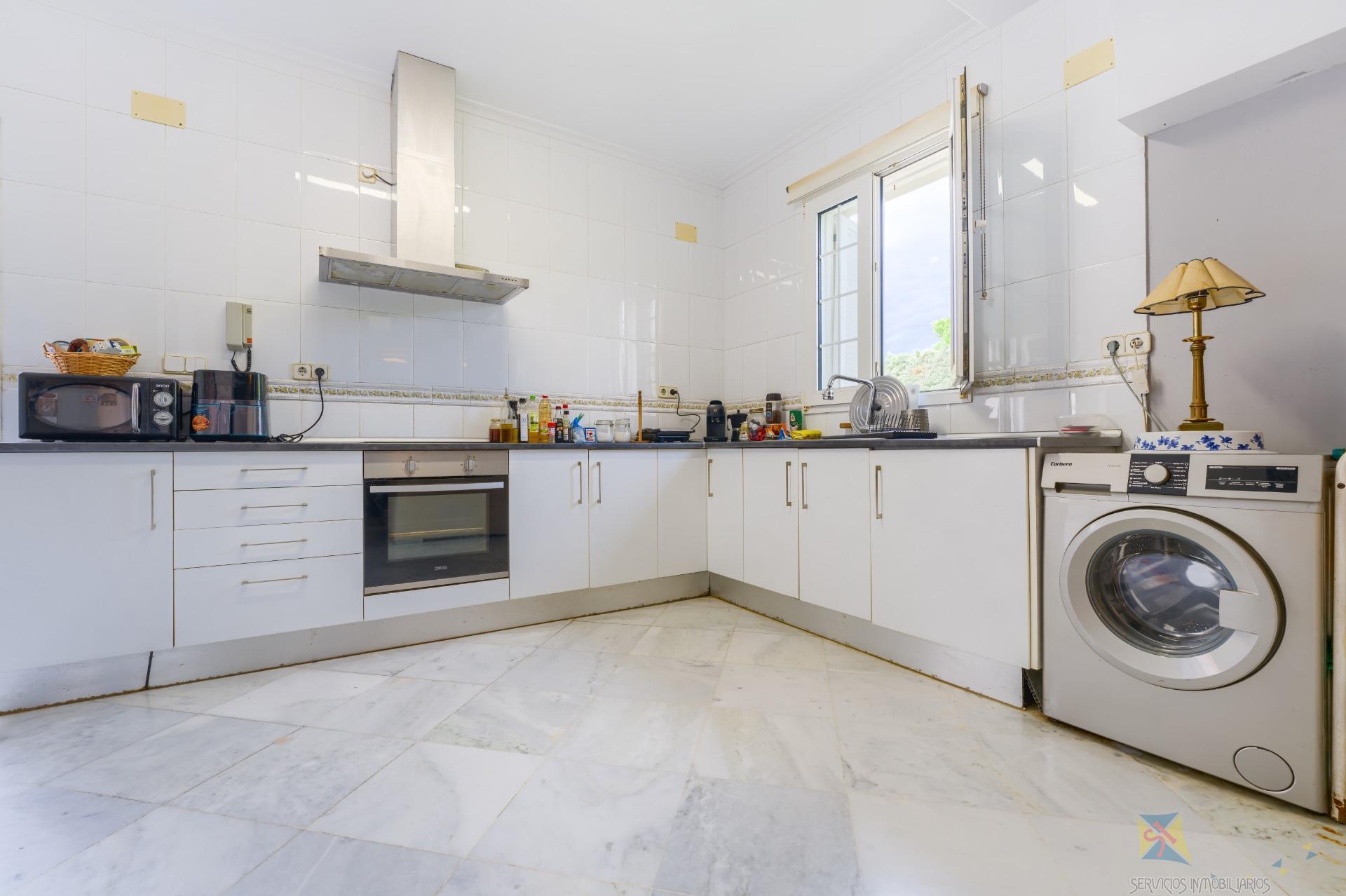 For sale of house in Gines