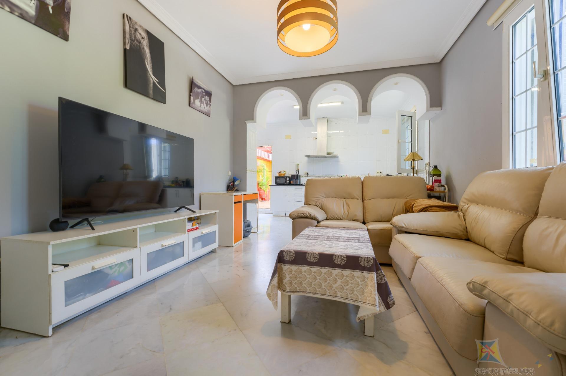 For sale of house in Gines