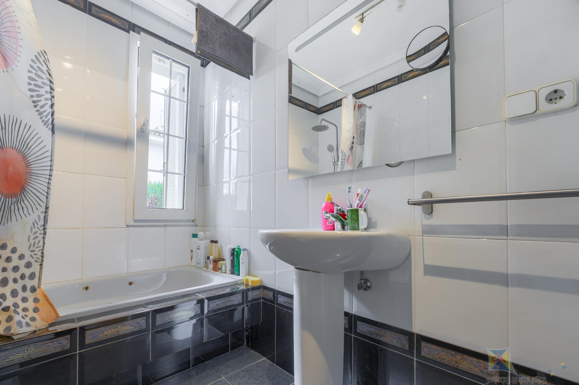 For sale of house in Gines