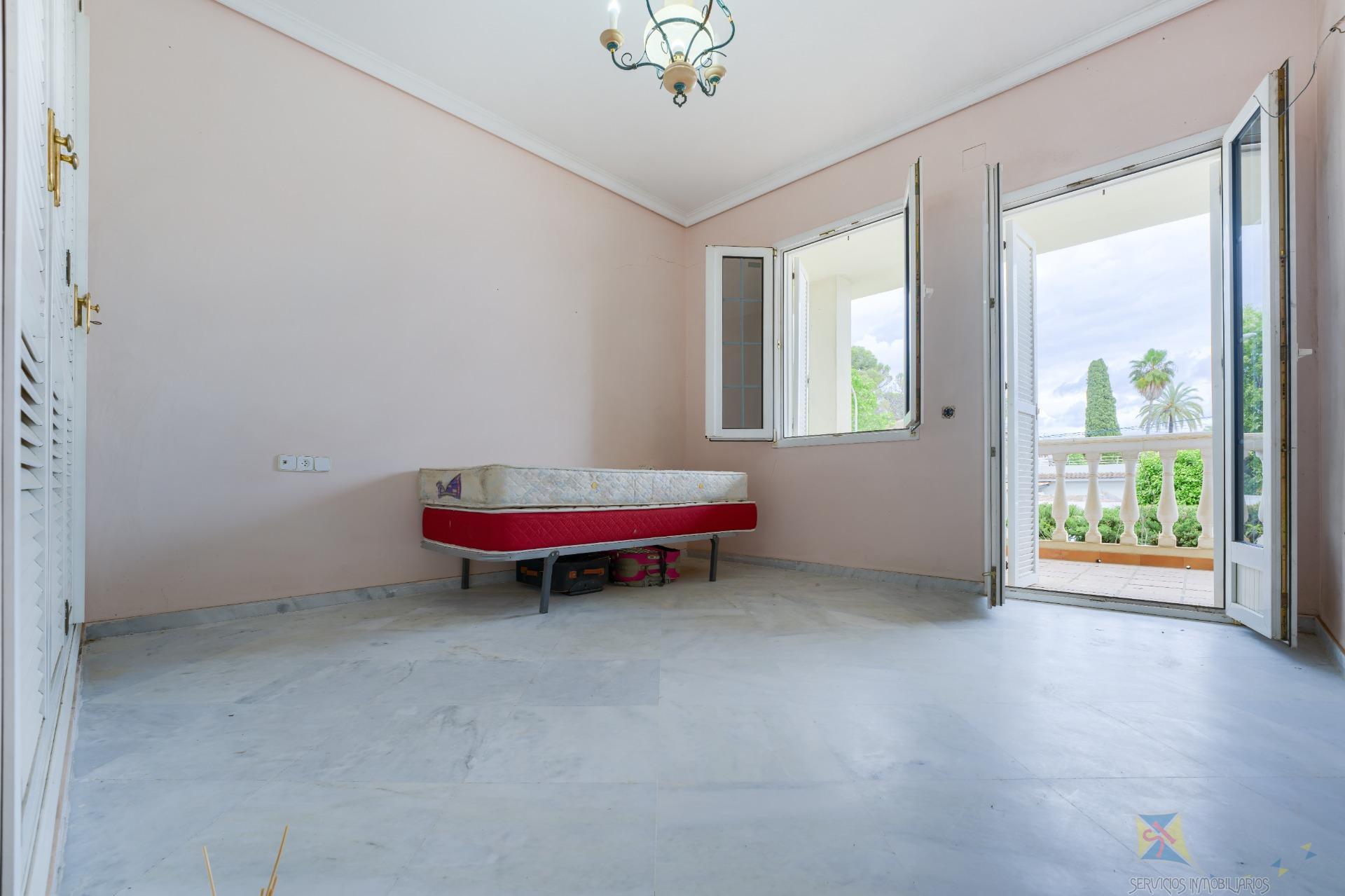 For sale of house in Gines