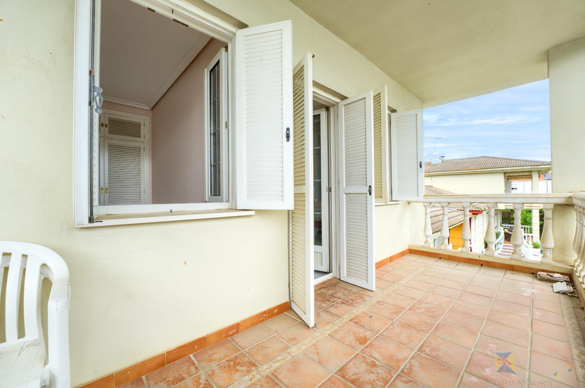 For sale of house in Gines