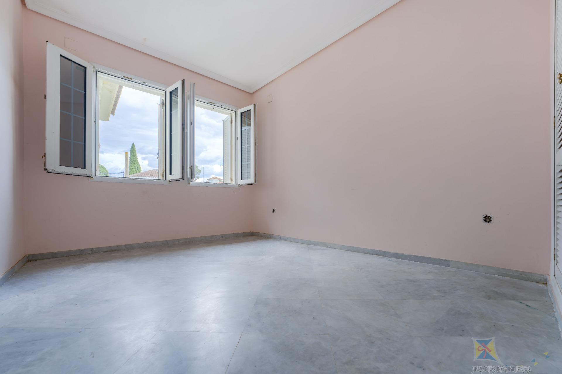 For sale of house in Gines