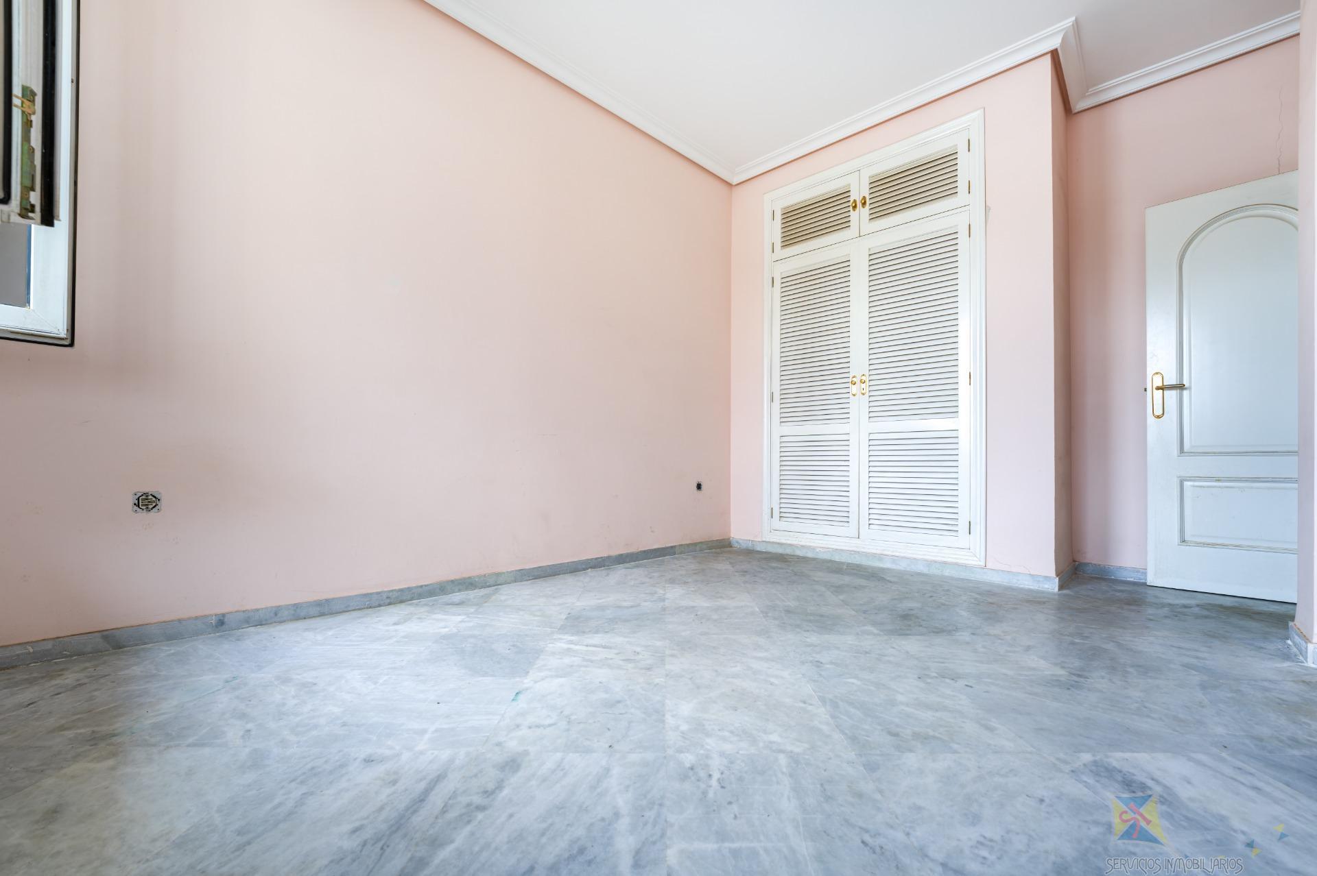 For sale of house in Gines
