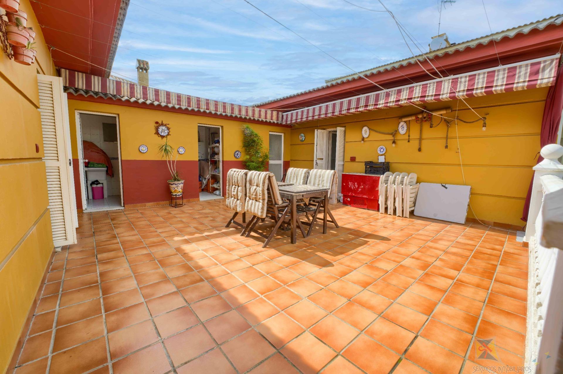 For sale of house in Gines