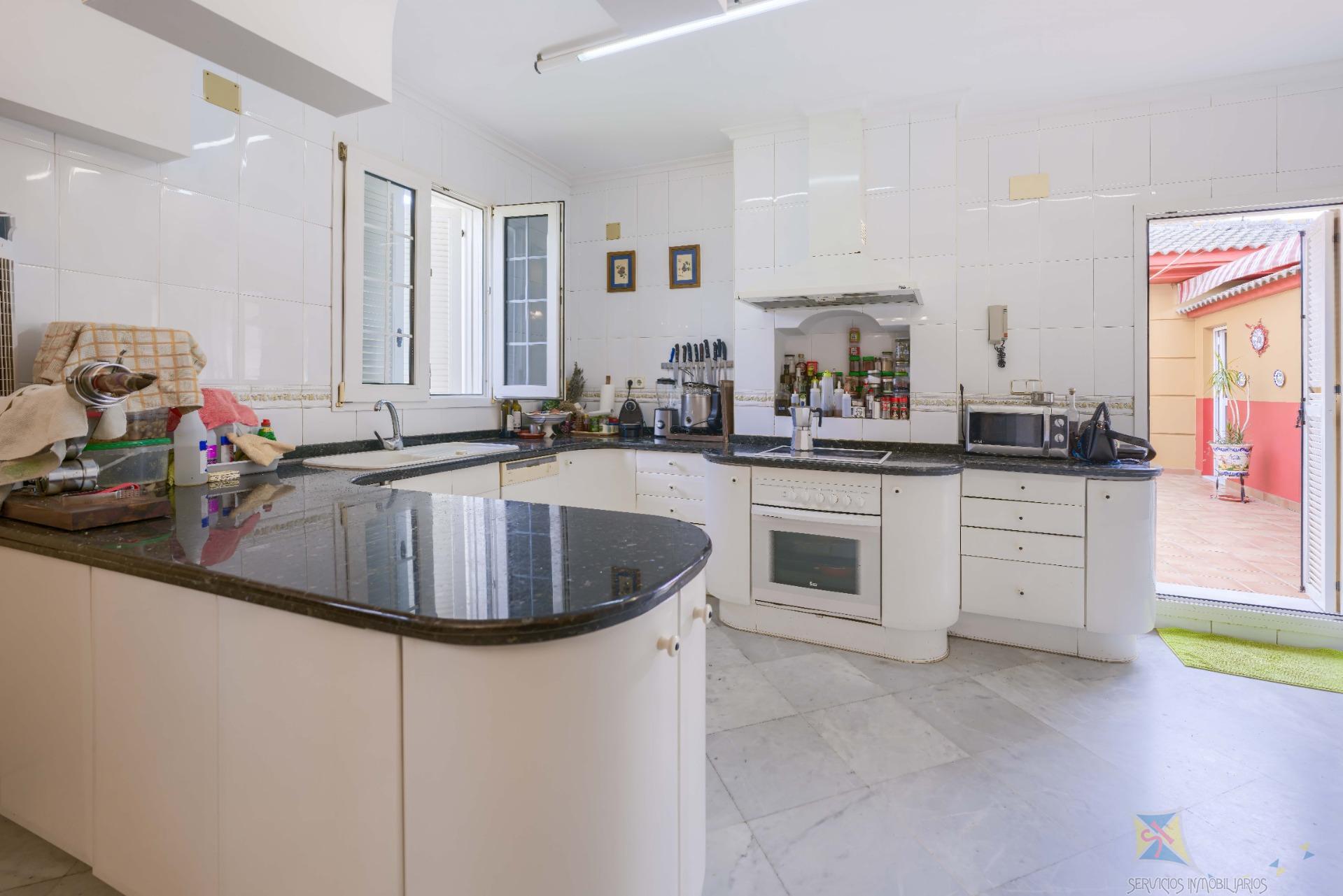 For sale of house in Gines