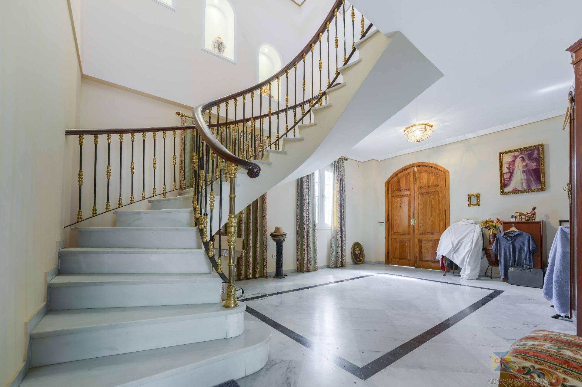 For sale of house in Gines