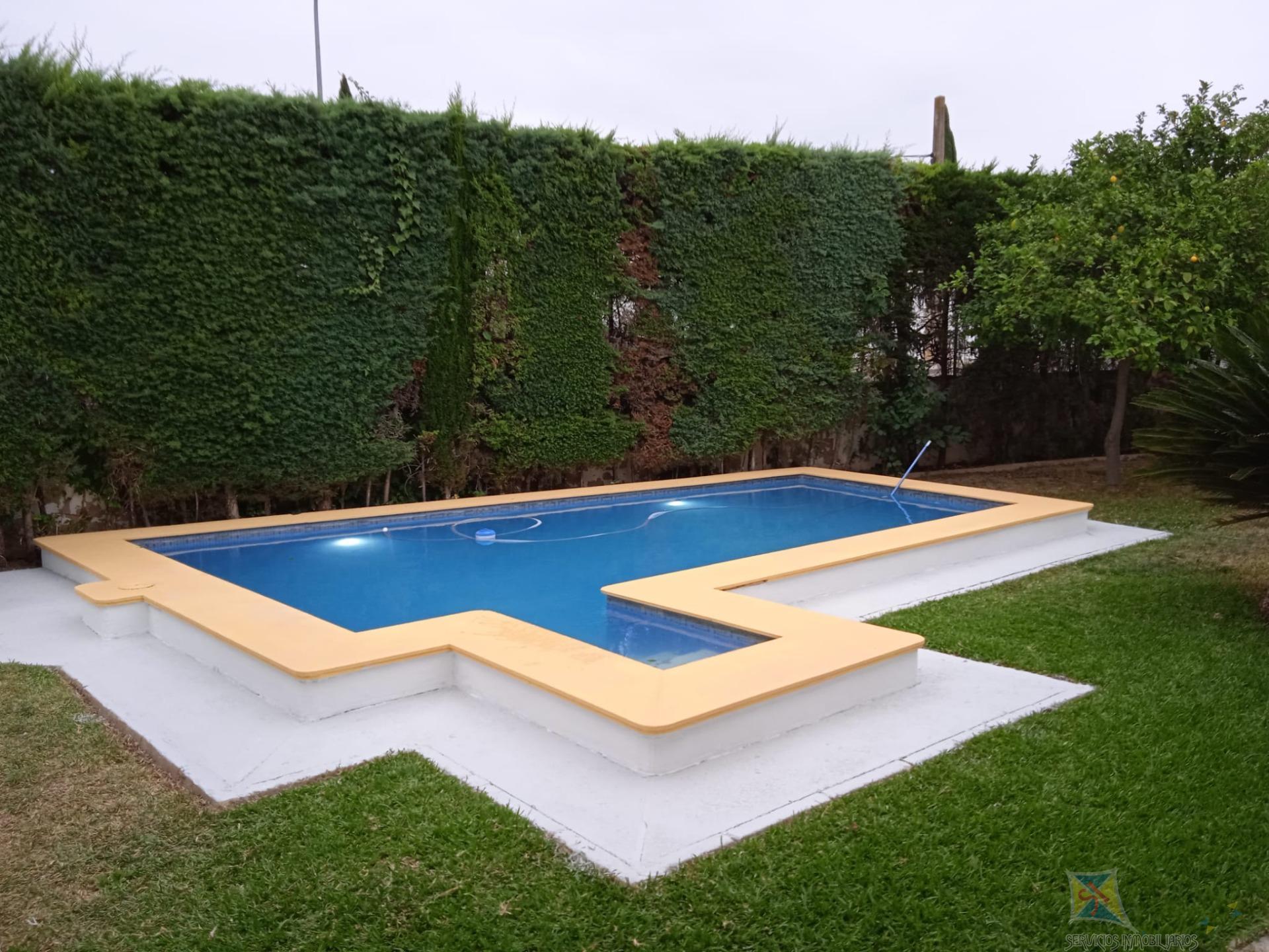 For sale of house in Gines