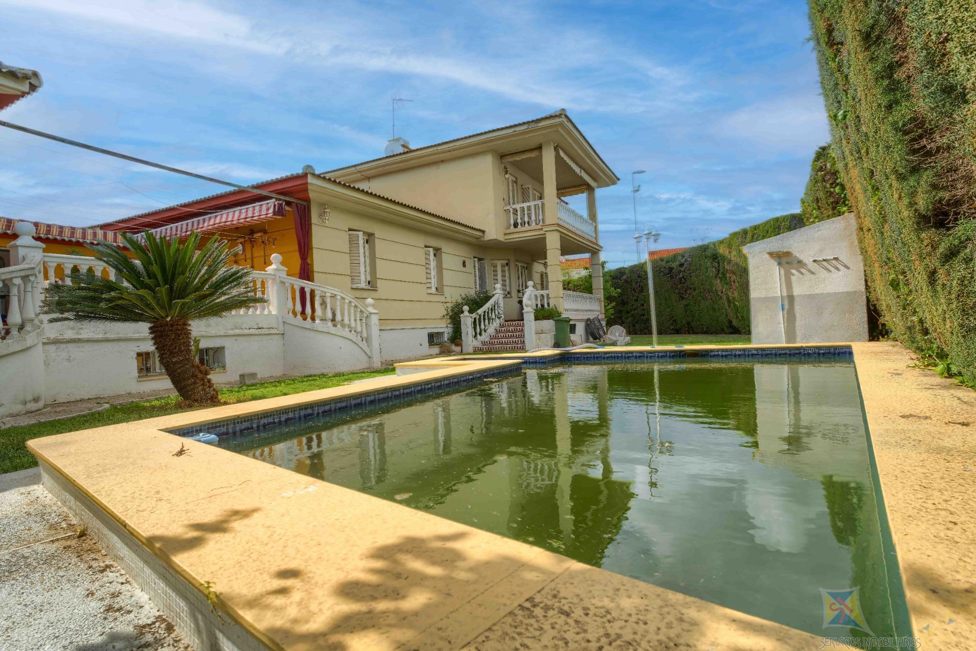 For sale of house in Gines