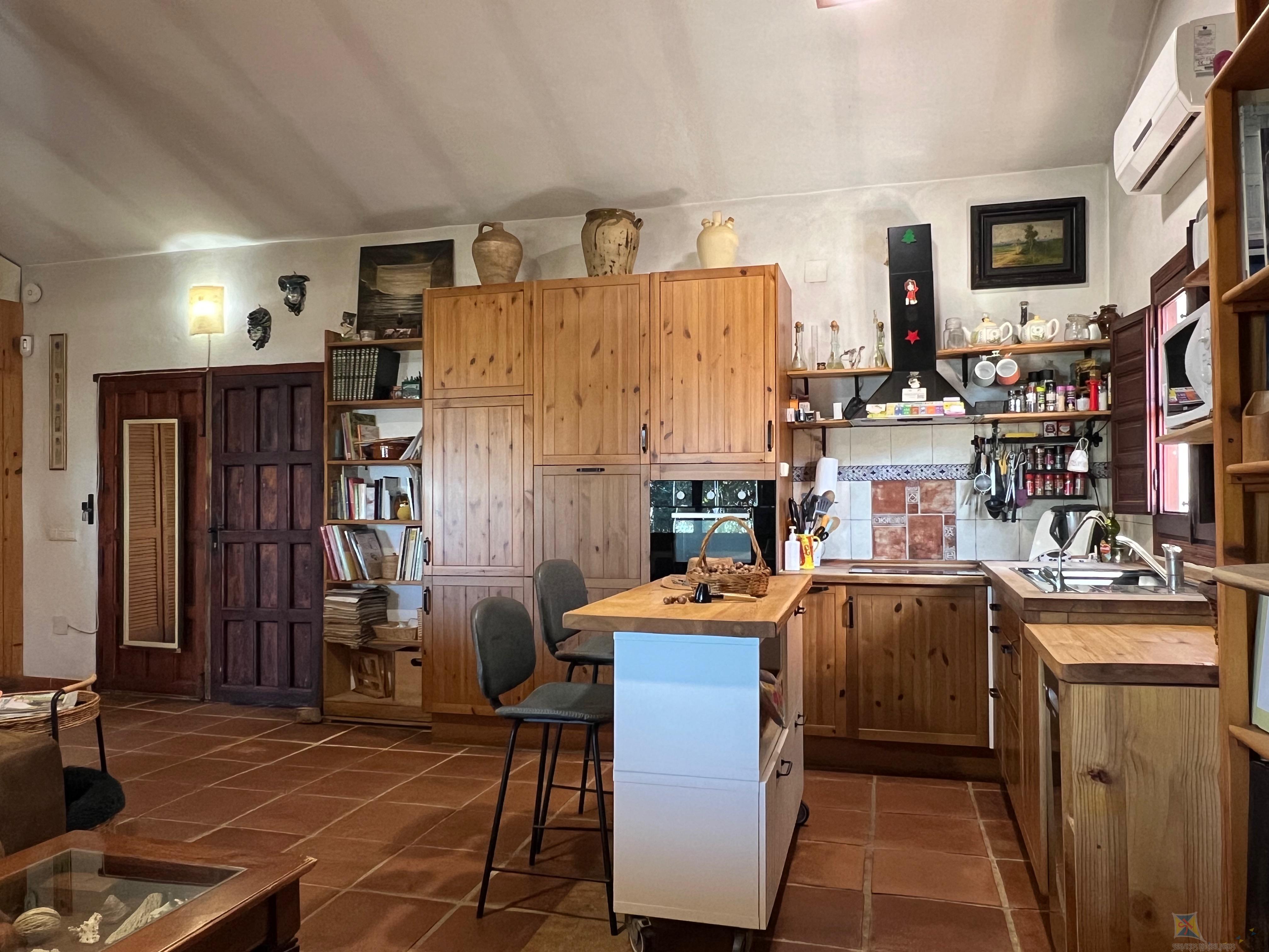 For sale of villa in Almayate