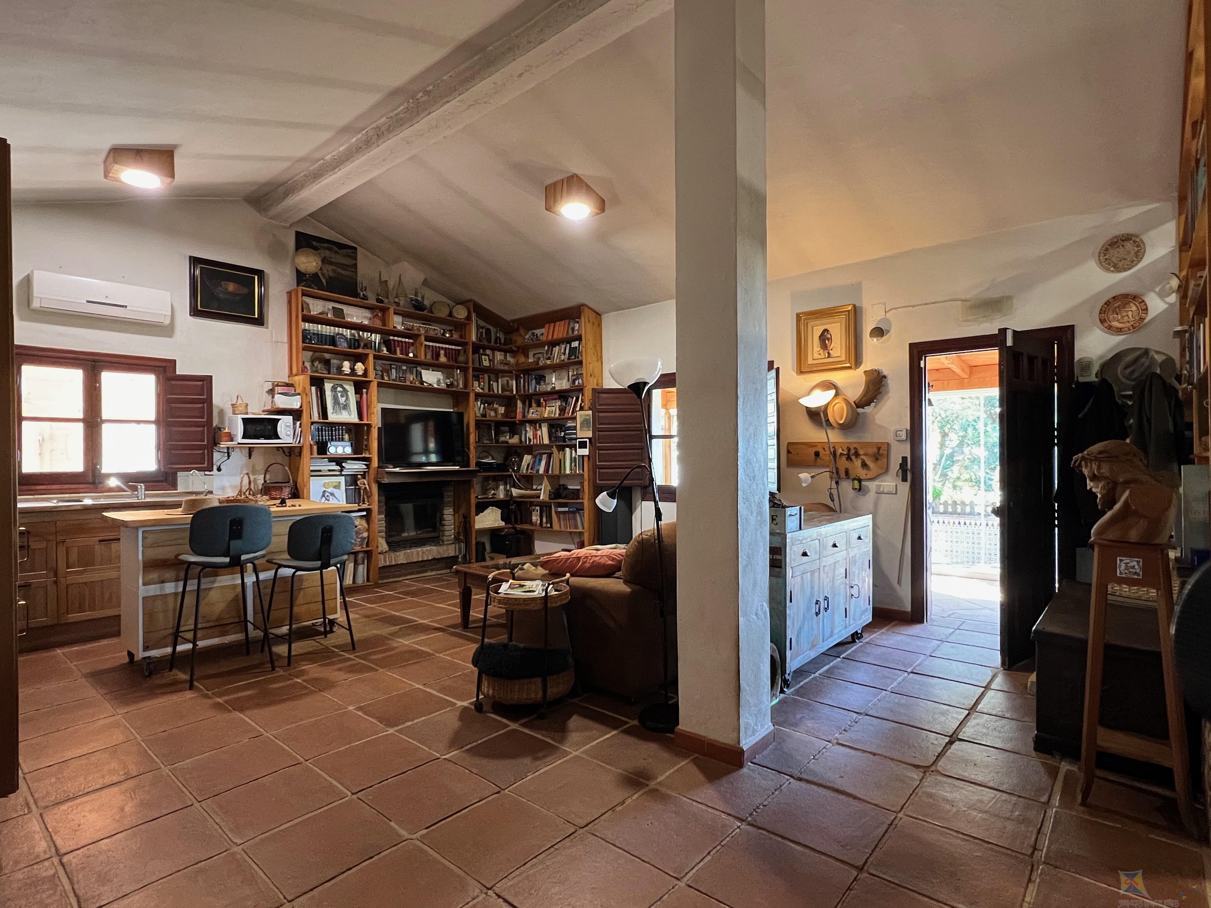 For sale of villa in Almayate