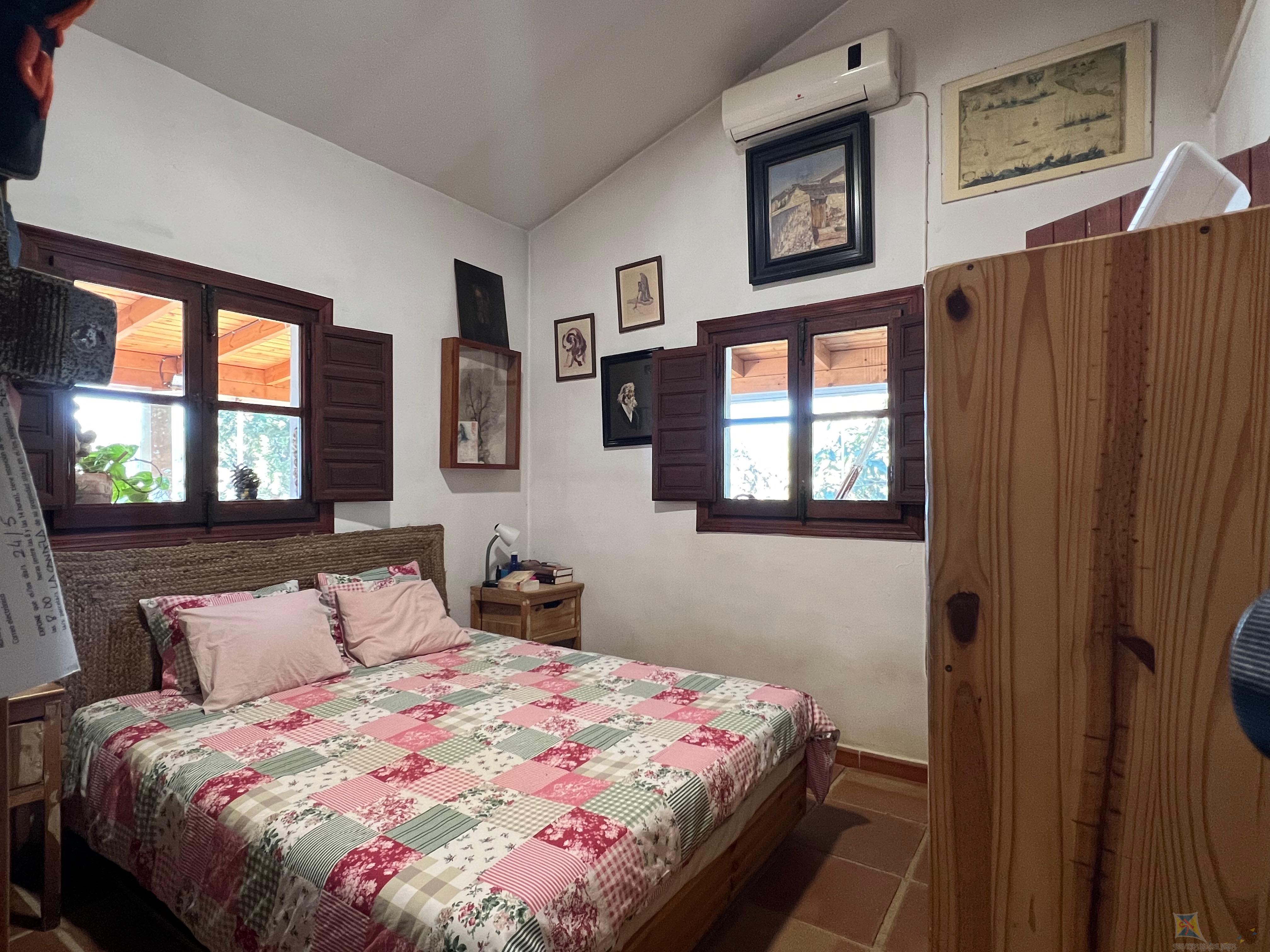 For sale of villa in Almayate