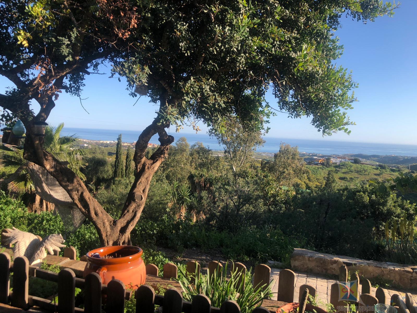 For sale of villa in Almayate