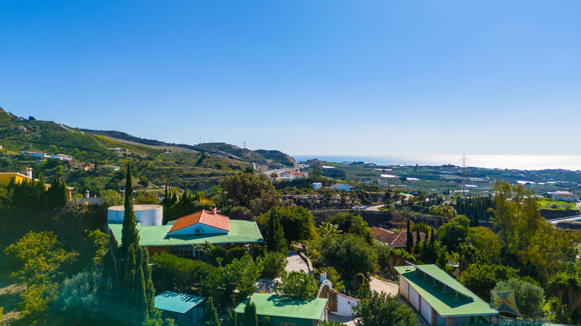 For sale of villa in Almayate