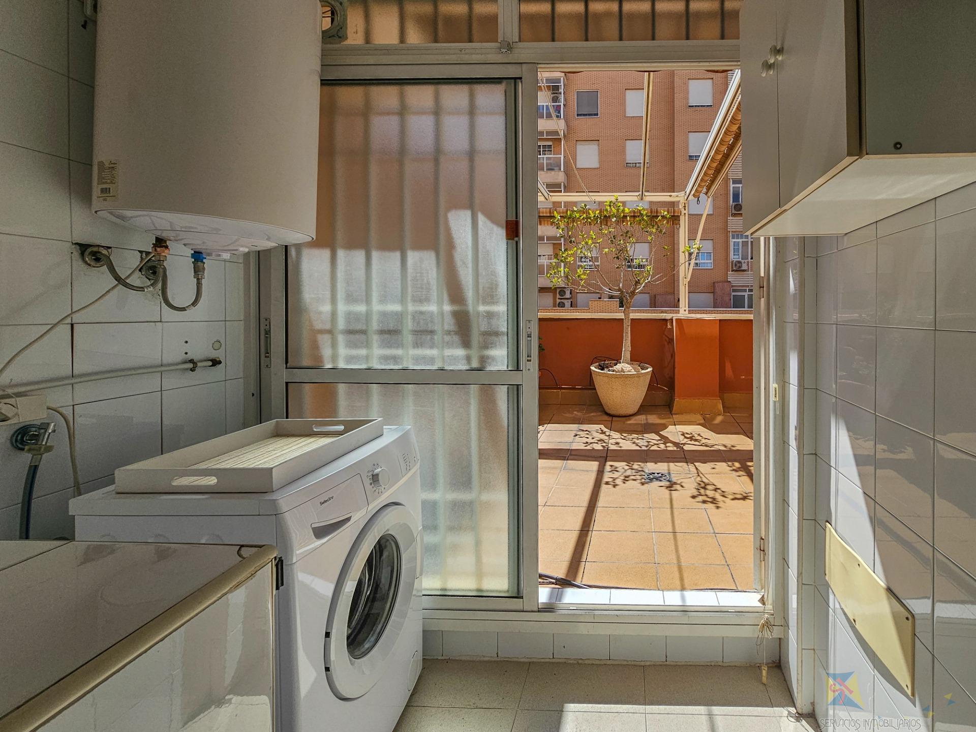 For sale of flat in Almería