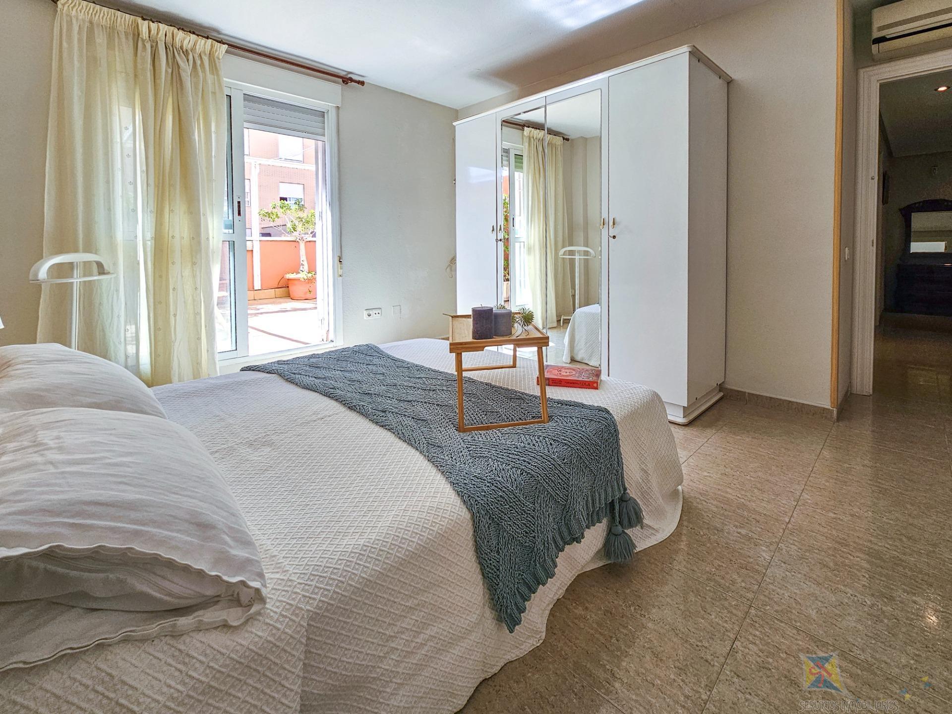 For sale of flat in Almería