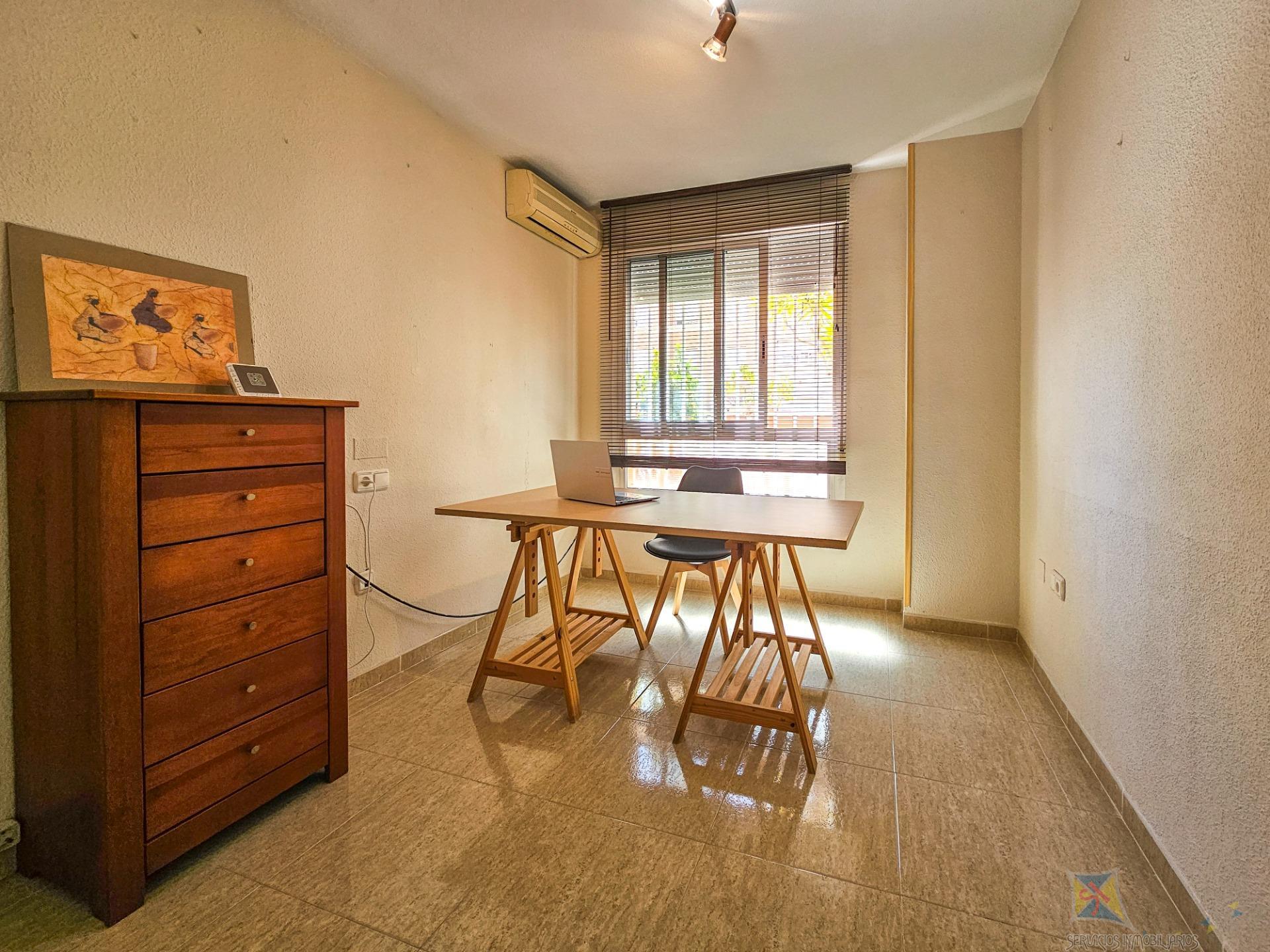 For sale of flat in Almería