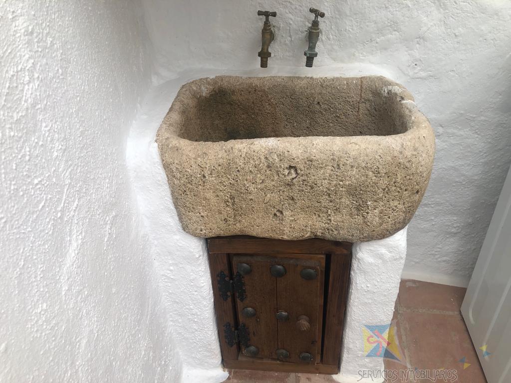 For sale of house in Cuevas de San Marcos