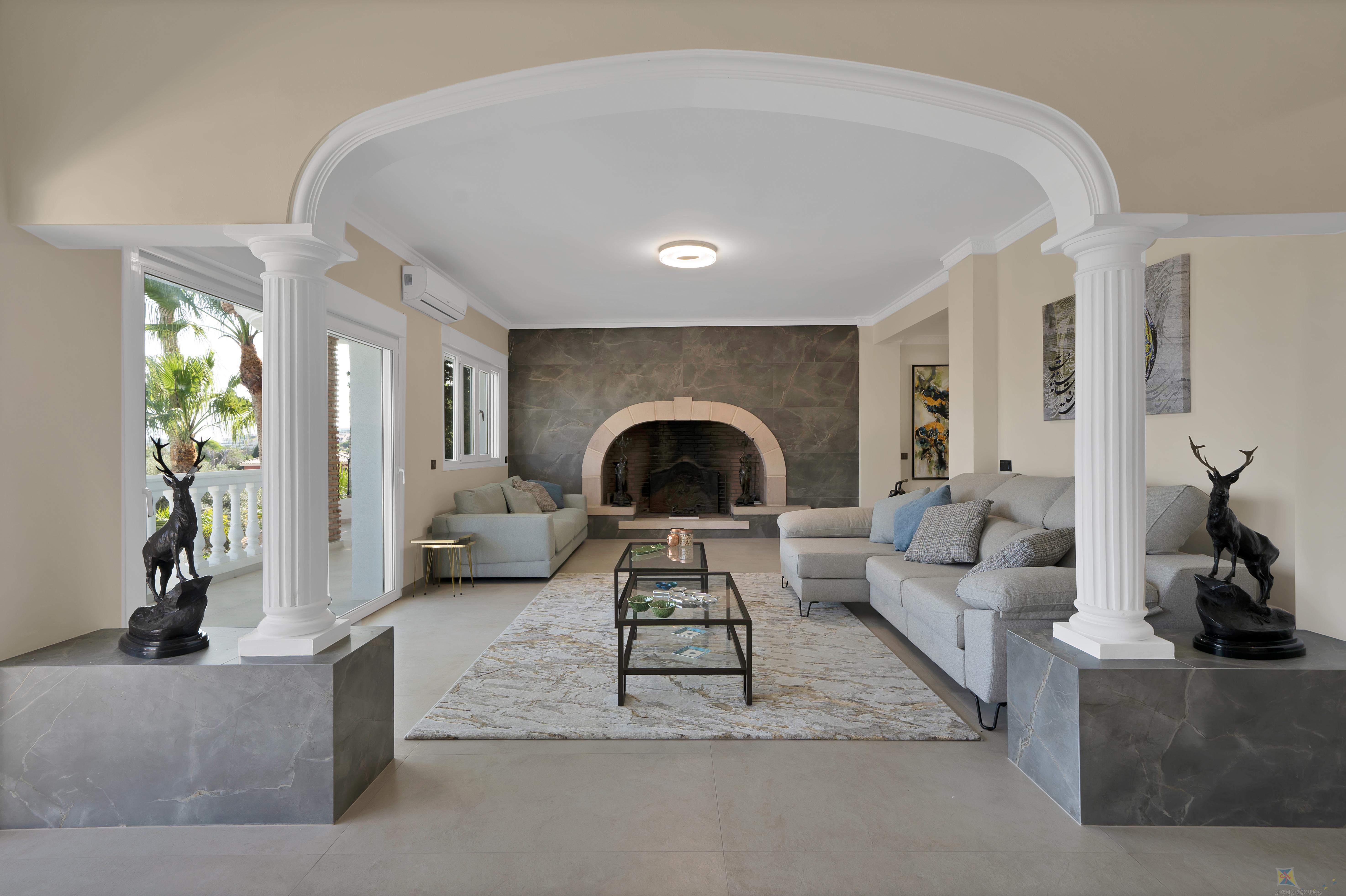 For sale of villa in Benalmádena