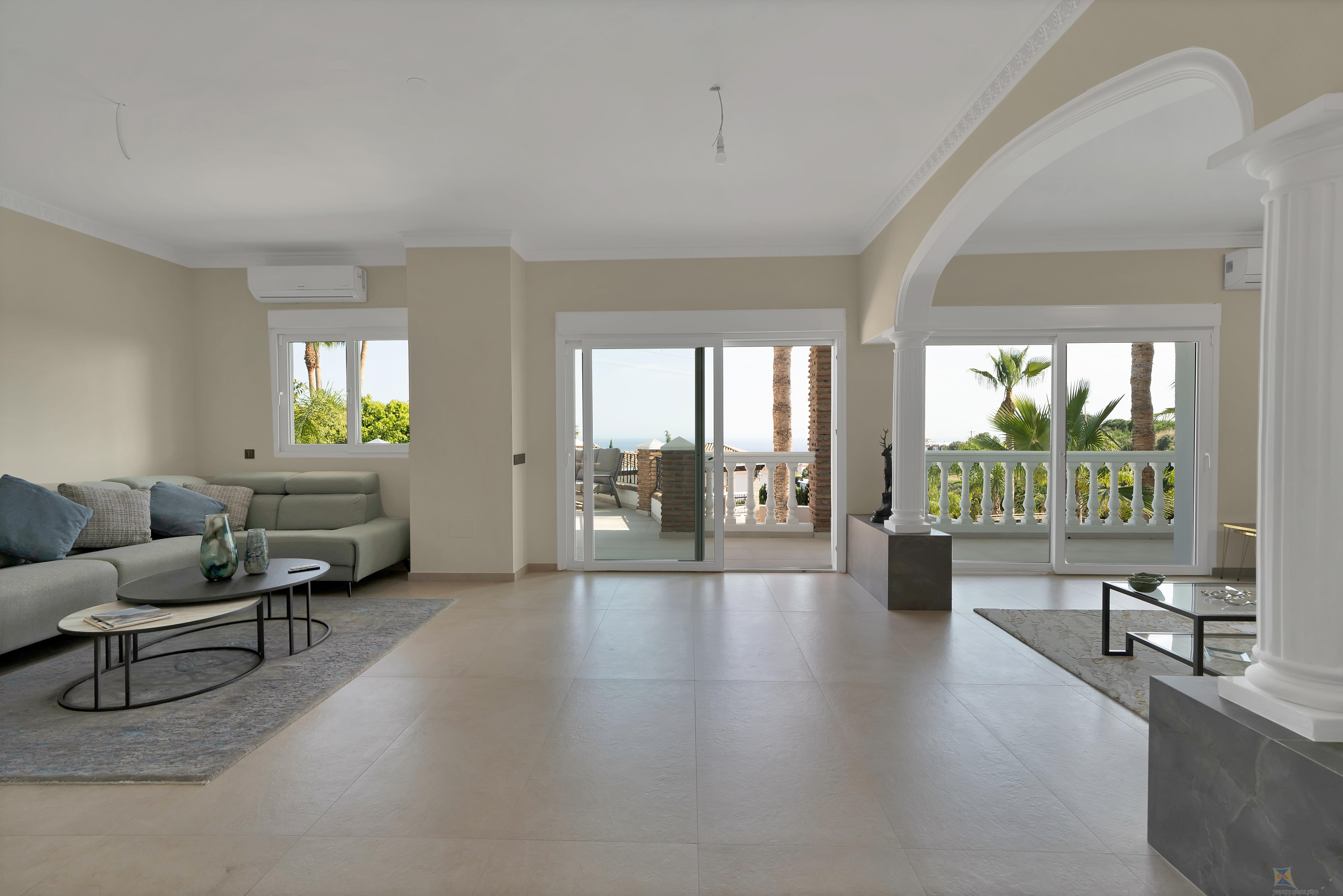 For sale of villa in Benalmádena