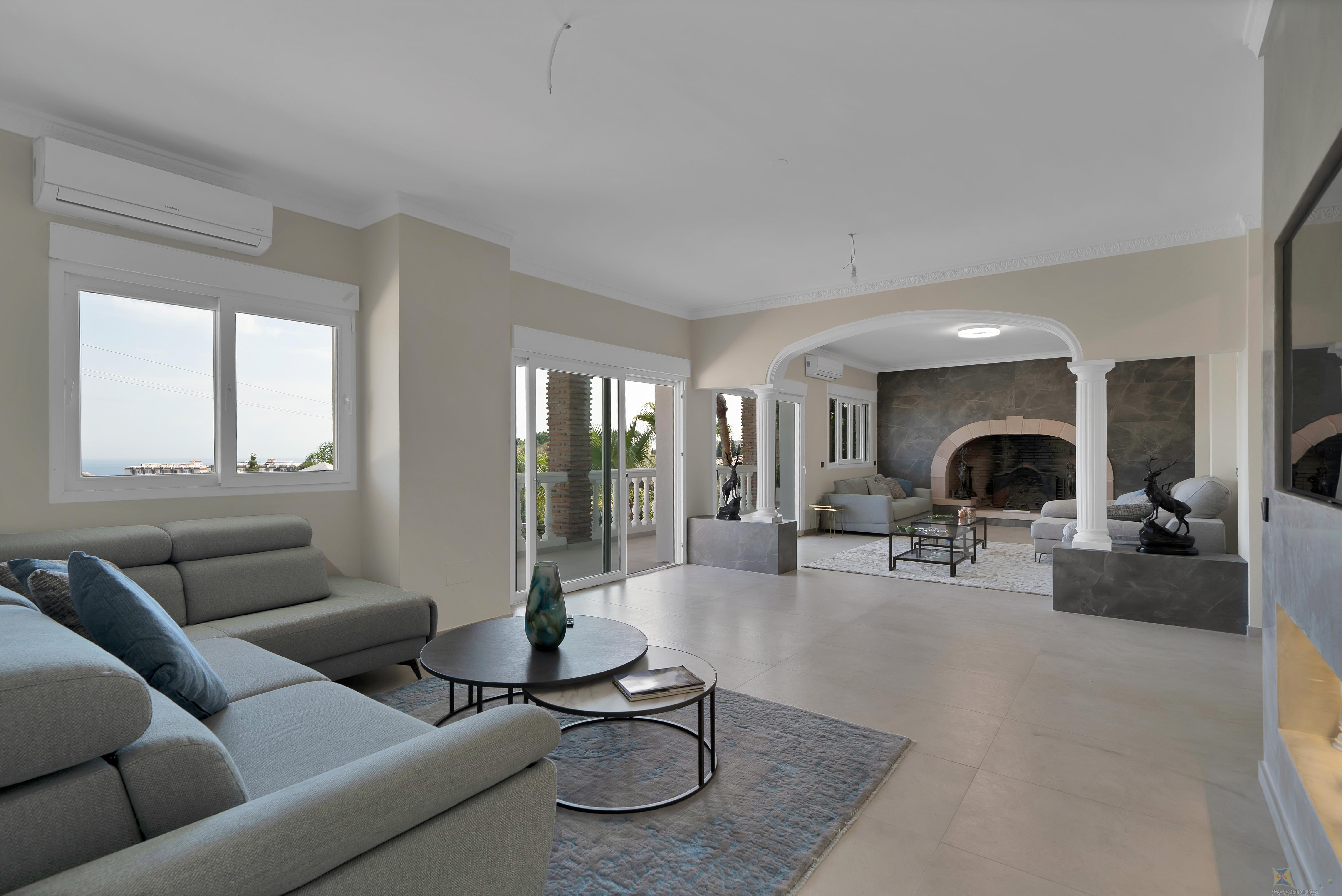 For sale of villa in Benalmádena