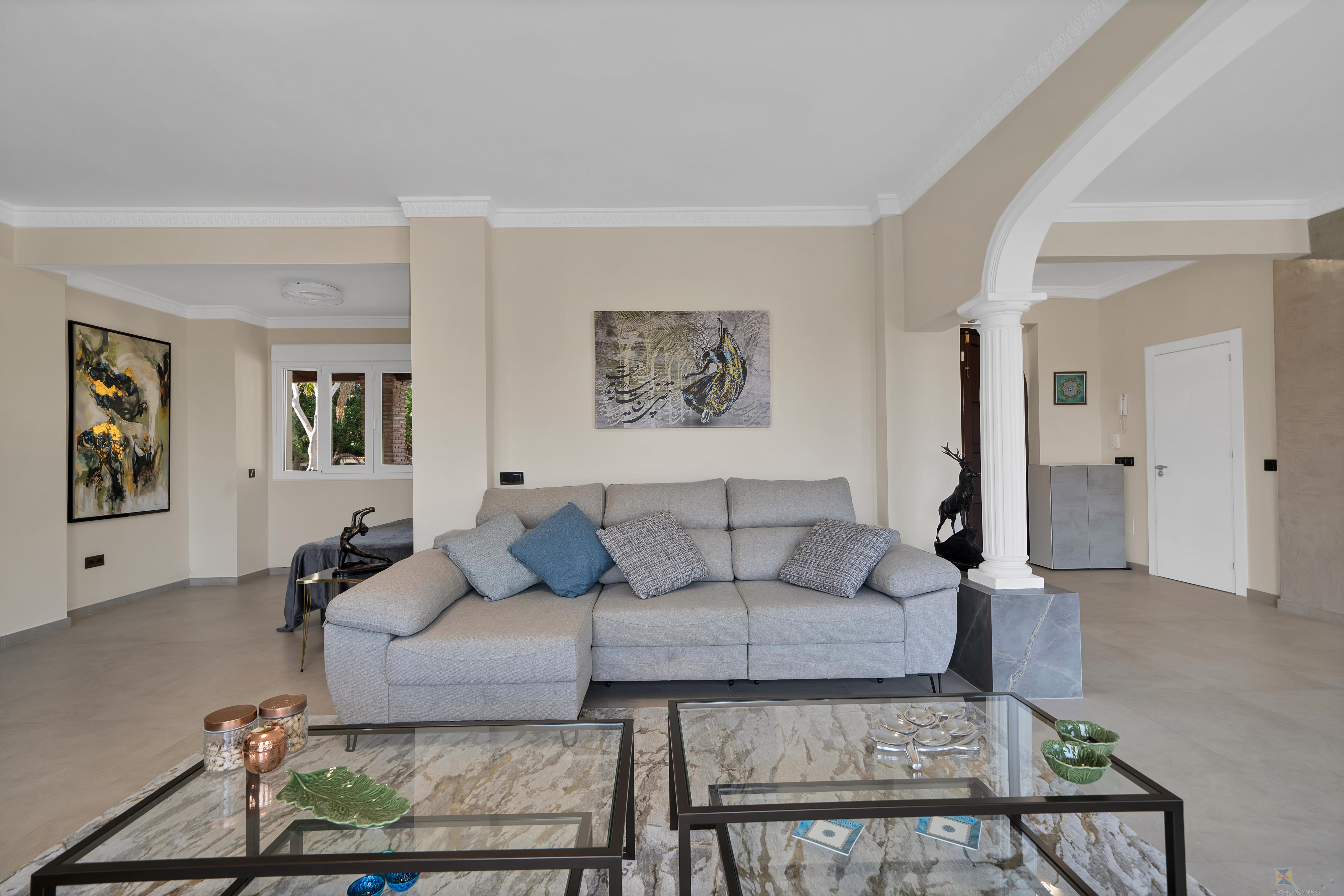 For sale of villa in Benalmádena