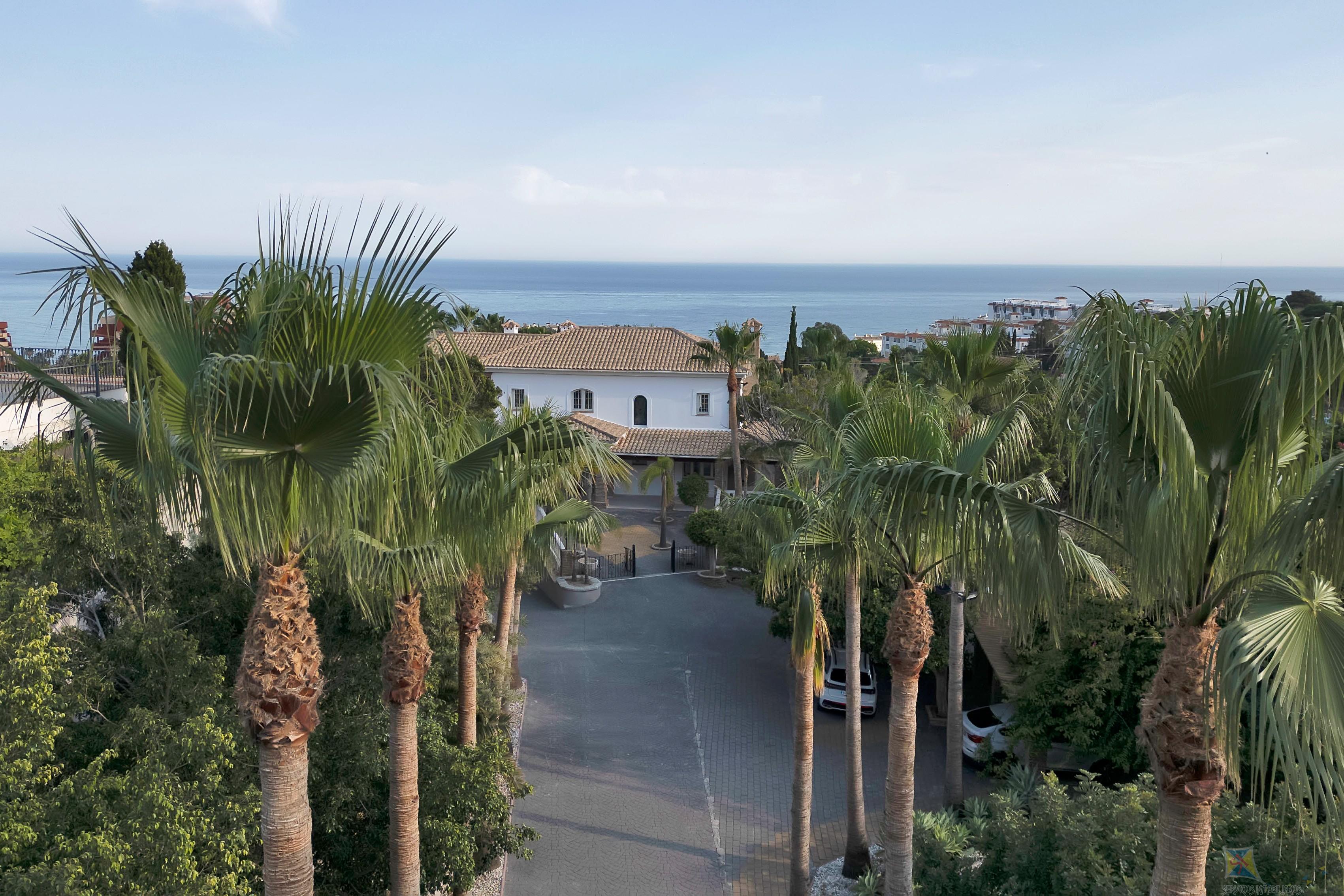 For sale of villa in Benalmádena